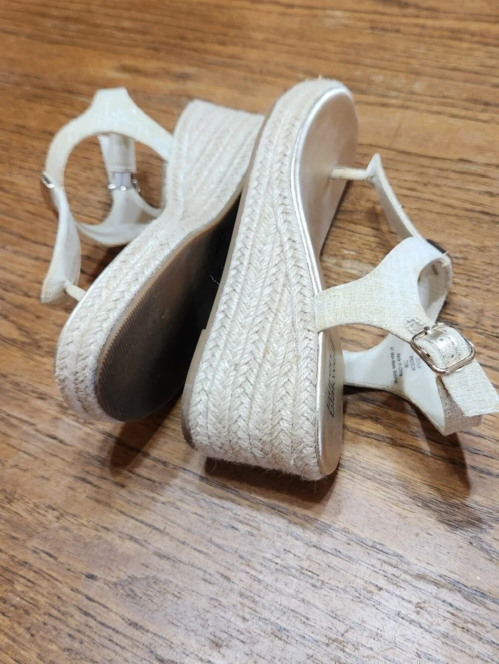 Lauren Blakwell Gold Metallic T-Strap Sandals Size 7.5